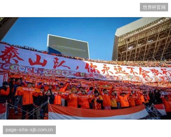 海港队暴露出阵容深度不足问题,伤病潮导致球队战绩大幅滑坡。 海港队暴露出阵容深度不足问题,伤病潮导致球队战绩大幅滑坡。